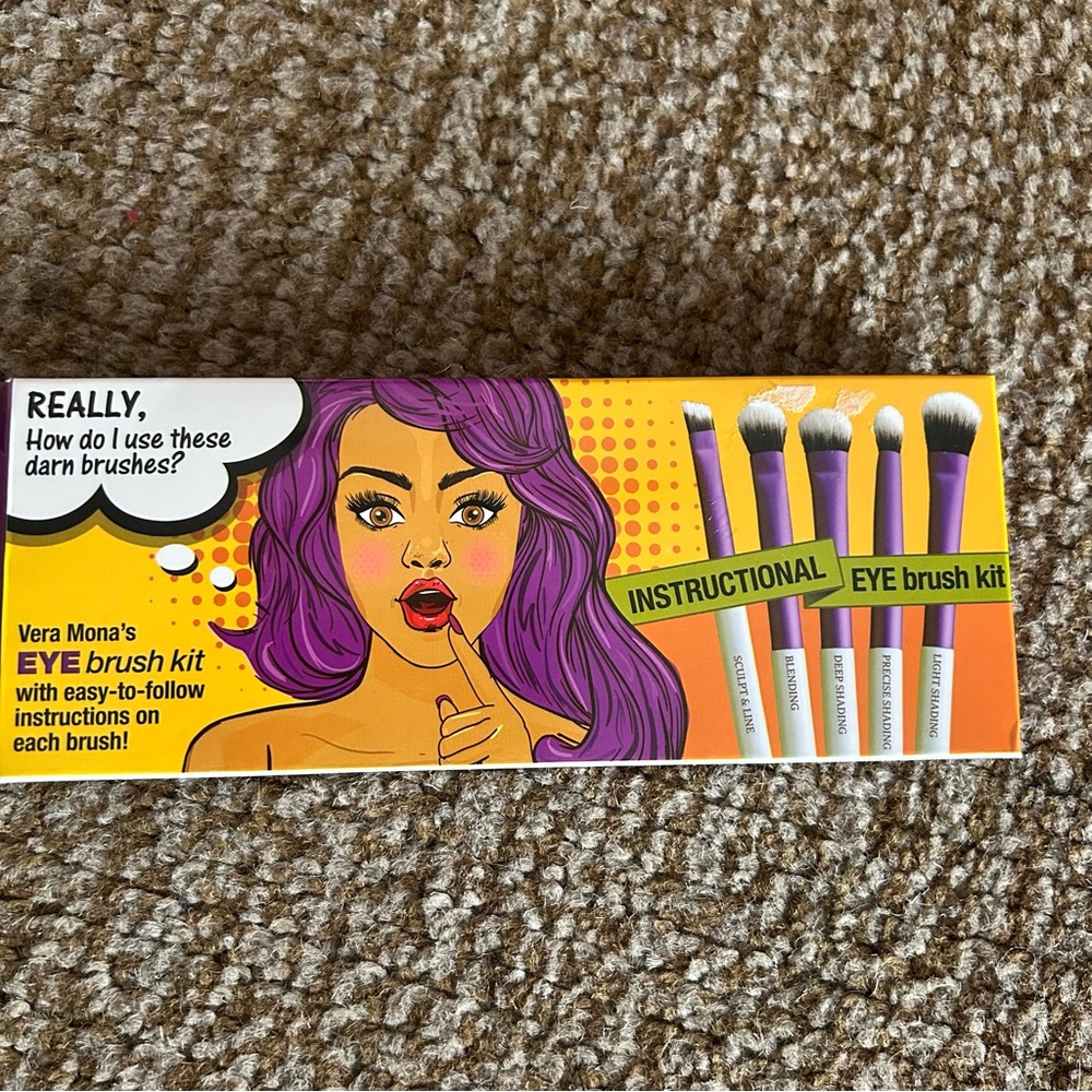 New in package Vera Mona Instructional Eye Brush Kit